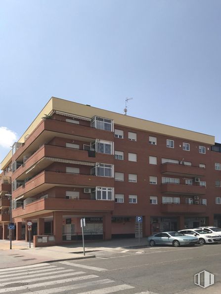 Local en venta en Calle Orfeo, 6, Valdemoro, Madrid, 28341 con edificio, coche, cielo, durante el día, propiedad, rueda, bloque de pisos, diseño urbano, barrio y condominio alrededor