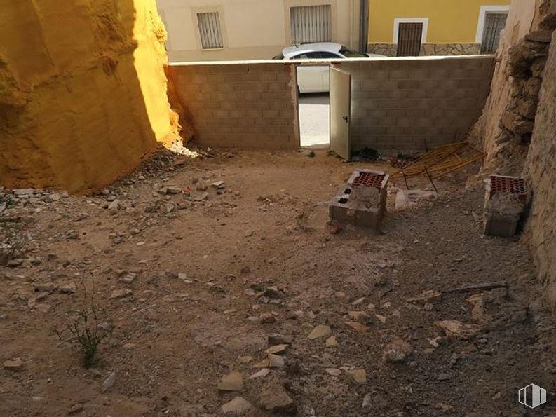 Land for sale at Calle Concepción, 14, Villaconejos de Trabaque, Cuenca, 16860 with house, window, chair, wood, tints and shades, landscape, door, flooring, concrete and soil around