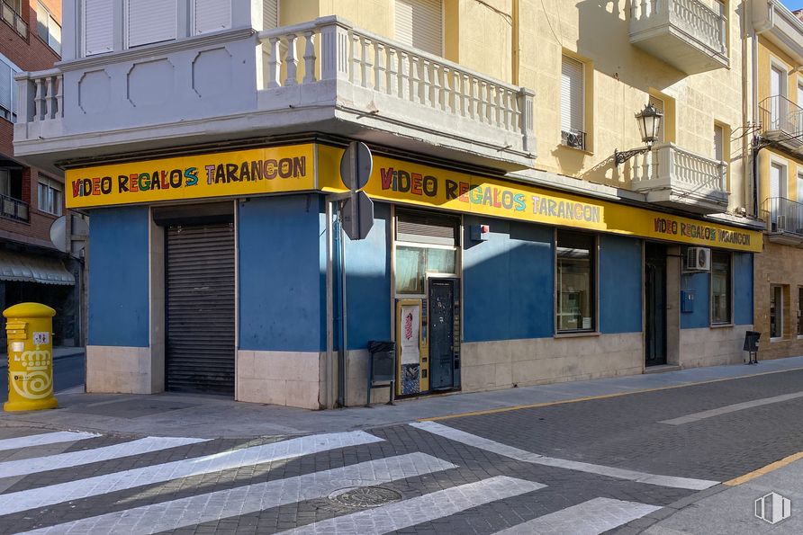 Retail for sale & for rent at Calle Melchor Cano, 33, Tarancón, Cuenca, 16400 with building, door, window, architecture, yellow, line, facade, road surface, awning and gas around