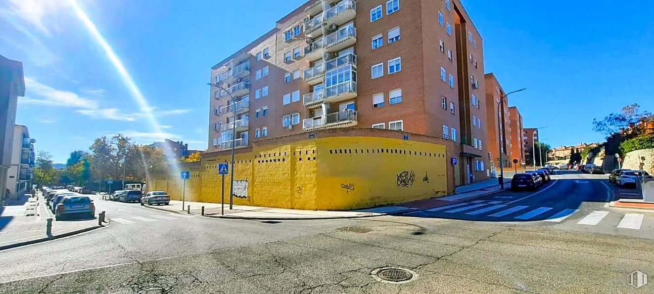 Local en alquiler en Avenida Burgos, Guadalajara, 19005 con edificio, cielo, ventana, asfalto, superficie de carretera, diseño urbano, vía pública, bloque de torre, condominio y barrio alrededor