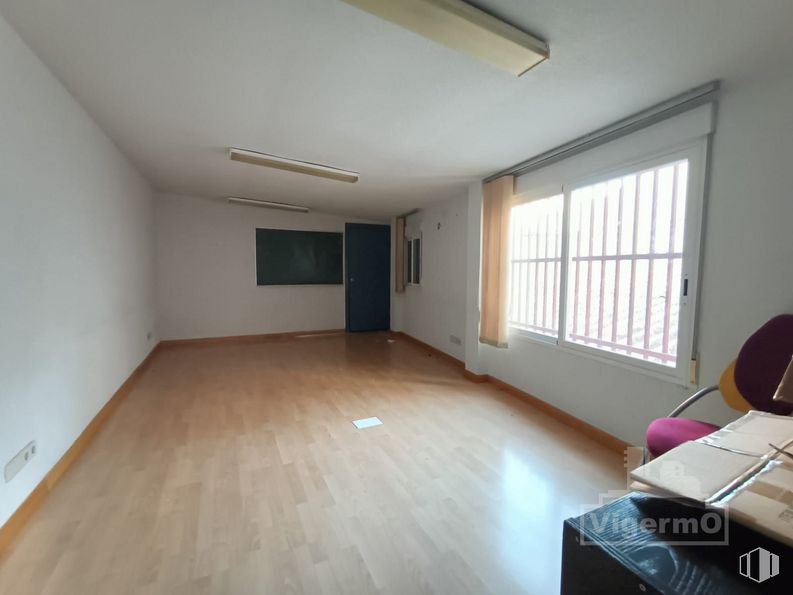 Oficina en alquiler en Calle Enmedio, Torrejón de Ardoz, Madrid, 28850 con ventana, alumbrado, edificio, accesorio, madera, hall, sombra, suelos, suelo y casa alrededor