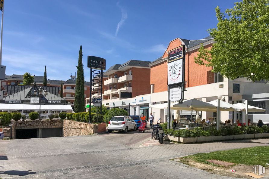 Local en alquiler en Avenida Europa, 27, Moncloa - Aravaca, Madrid, 28023 con coche, edificio, nube, planta, cielo, ventana, infraestructura, superficie de la carretera, diseño urbano y rueda alrededor