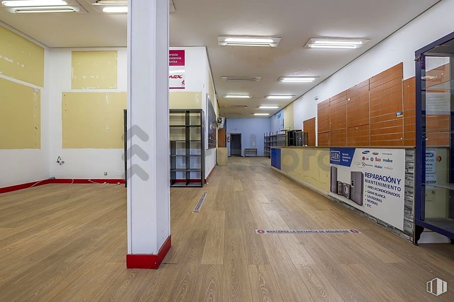 Retail for sale & for rent at Calle Jaén, 8, Tetuán, Madrid, 28020 with light fixture, lighting, fixture, building, wood, flooring, floor, hall, door and hardwood around