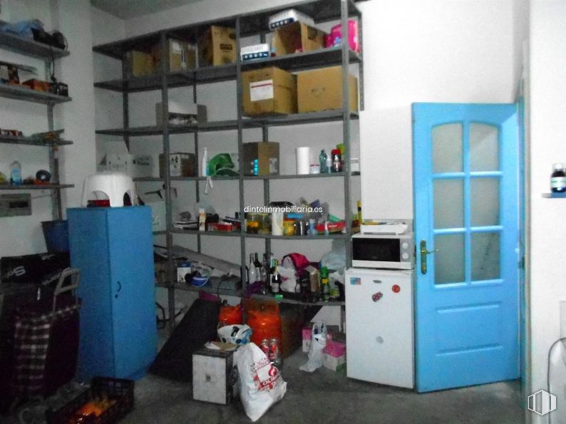 Retail for rent at Zona Sur, Ávila, 05003 with door, furniture, microwave oven, shelving, shelf, room and plastic around