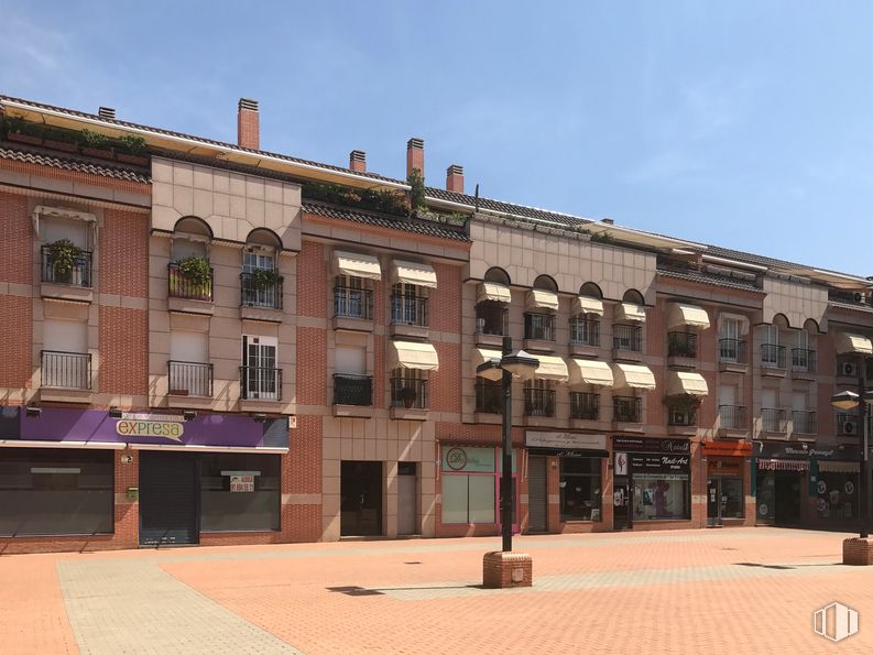 Local en venta en Plaza de Ventura Rodríguez, 3, Leganés, Madrid, 28912 con edificio, cielo, ventana, diseño urbano, condominio, fachada, ciudad, nube, edificio comercial y ladrillo alrededor