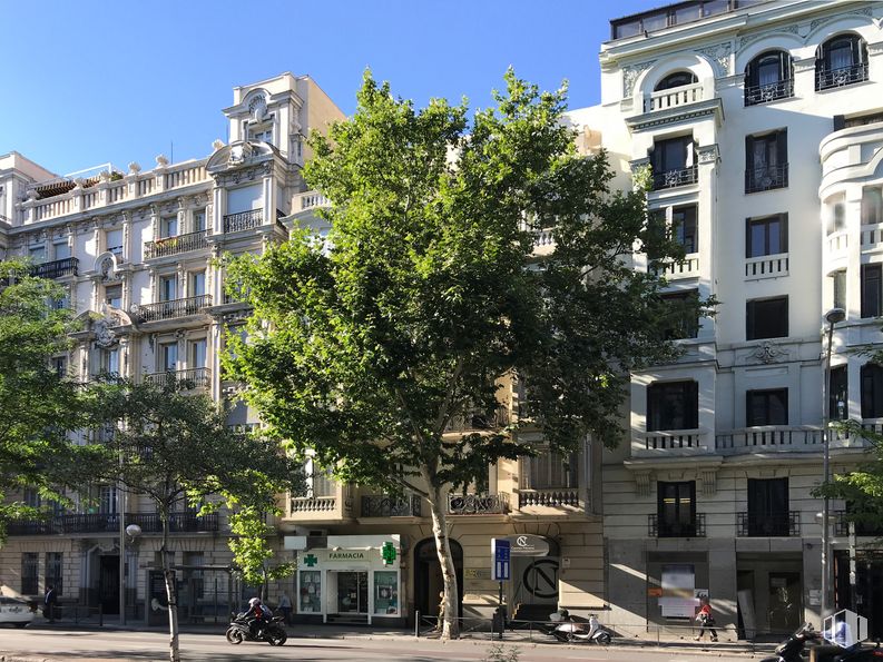 Local en venta en Calle Sagasta, Chamberí, Madrid, 28004 con edificio, ventana, tiempo de día, infraestructura, verde, árbol, diseño urbano, vecindario, condominio y cielo alrededor