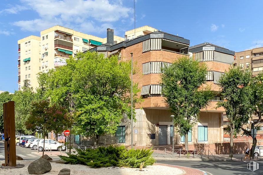 Local en venta en Calle Méjico, Coslada, Madrid, 28820 con edificio, cielo, nube, planta, durante el día, propiedad, diseño urbano, ventana, zona residencial y barrio alrededor