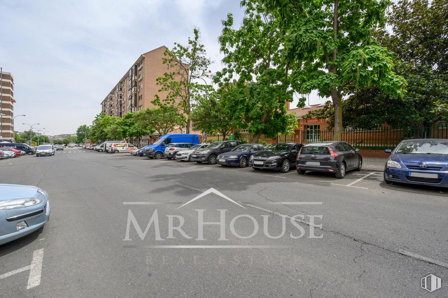 Suelo en venta en Calle Turquía, Fuenlabrada, Madrid, 28943 con coche, edificio, vehículo terrestre, vehículo, cielo, neumático, rueda, nube, vehículo de motor y infraestructura alrededor