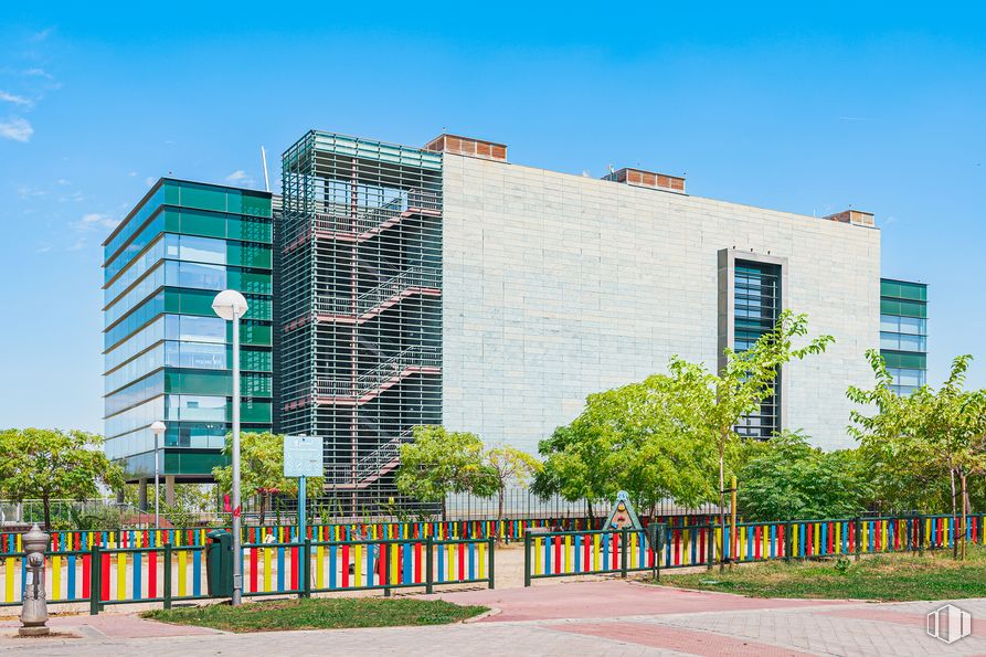 Oficina en alquiler en Edificio Barajas, Calle Alcañiz, 23, Barajas, Madrid, 28042 con edificio, cielo, planta, árbol, torre, rascacielos, diseño urbano, condominio, barrio y bloque de torres alrededor