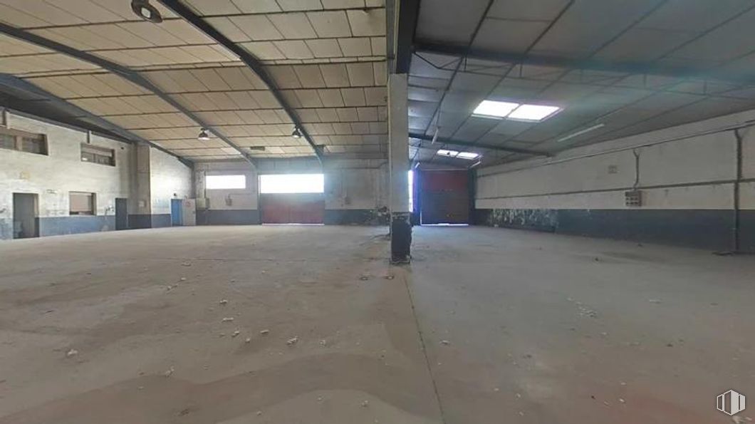 Industrial for sale at Carretera Campo Real, Arganda del Rey, Madrid, 28500 with light fixture, lighting, floor, flooring, ceiling, hall, concrete, daylighting, fluorescent lamp and shadow around