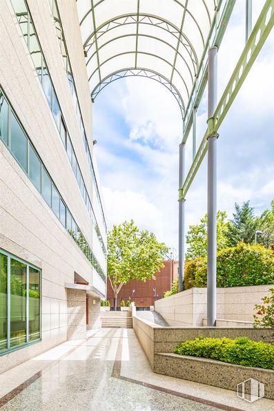 Oficina en alquiler y venta en Avenida Tenerife, 2, San Sebastián de los Reyes, Madrid, 28700 con cielo, nube, planta, durante el día, edificio, infraestructura, alumbrado, arquitectura, diseño urbano y bioma alrededor