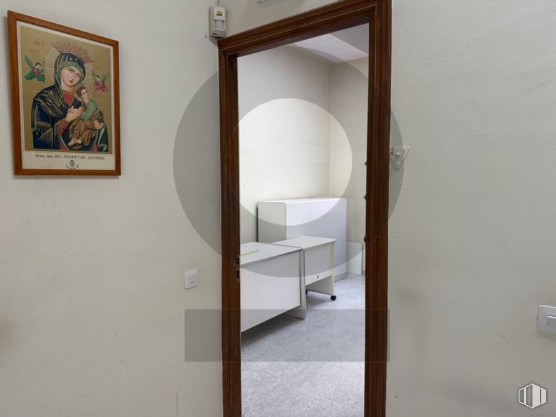 Retail for rent at Calle Benerisa, 17, Moncloa - Aravaca, Madrid, 28023 with picture frame, mirror, wood, flooring, floor, interior design, door, wood stain, room and hardwood around