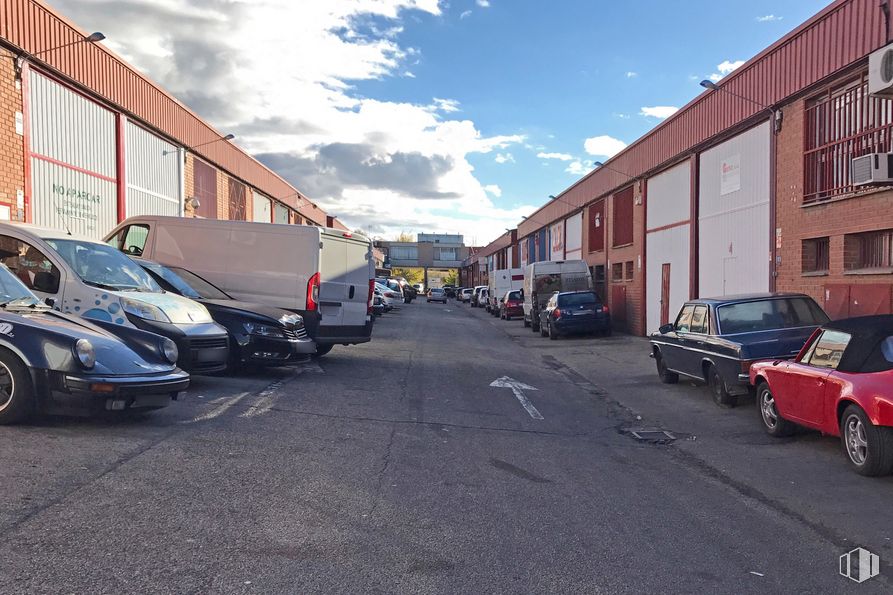 Nave en alquiler y venta en Calle Río Tormes, 4, Algete, Madrid, 28110 con coche, neumático, rueda, luz de estacionamiento automotriz, vehículo terrestre, cielo, vehículo, nube, ventana y edificio alrededor