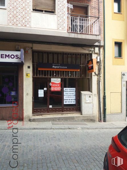 Retail for sale at Calle Teniente Ochoa, Segovia, 40002 with 2d barcode, car, window, building, fixture, house, facade, door, road and vehicle around