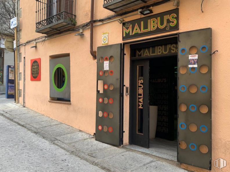 Retail for sale at Zona Centro, San Lorenzo de El Escorial, Madrid, 28200 with window, building, door, fixture, font, house, facade, gas, wood and city around