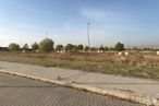 Land for sale at Calle Emilio Alzamora, 37, Leganés, Madrid, 28914 with sky, plant, cloud, street light, road surface, tree, asphalt, land lot, grass and plain around