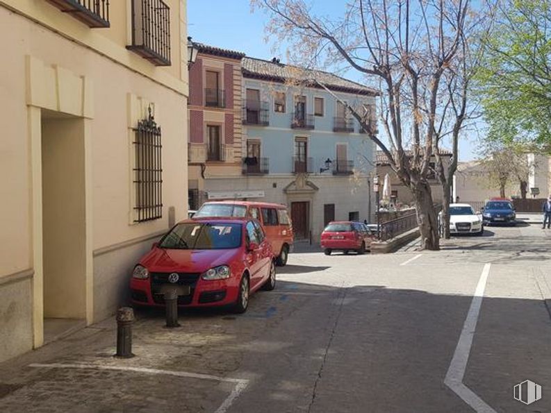 Retail for sale at Calle Merced, 8, Toledo, 45002 with car, ambulance, building, wheel, land vehicle, tire, vehicle, property, sky and plant around