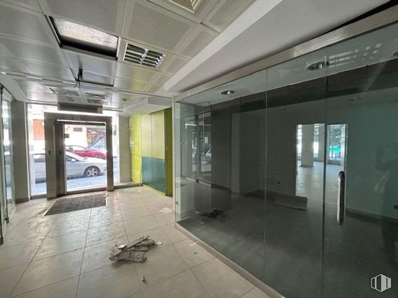 Retail for rent at Palomarejos, Toledo, 45005 with floor, flooring, ceiling, interior design, door, glass, composite material, transparency, metal and tile flooring around