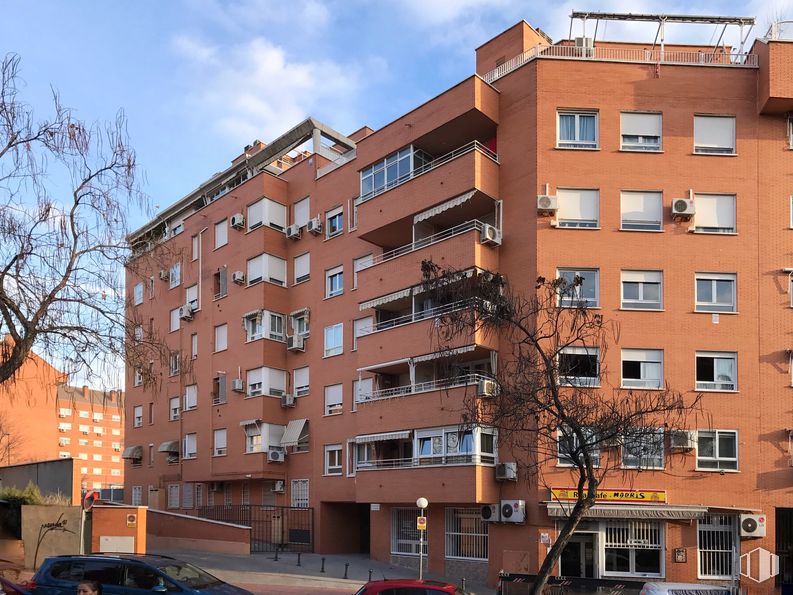 Local en alquiler en Calle Guardia Civil, 15, Valdemoro, Madrid, 28342 con edificio, coche, cielo, nube, ventana, propiedad, árbol, bloque de torre, diseño urbano y condominio alrededor