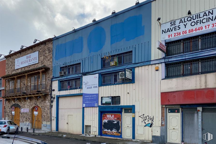 Nave en alquiler y venta en Zona industrial, Fuenlabrada, Madrid, 28942 con edificio, coche, propiedad, cielo, ventana, nube, puerta, accesorio, fachada y ciudad alrededor