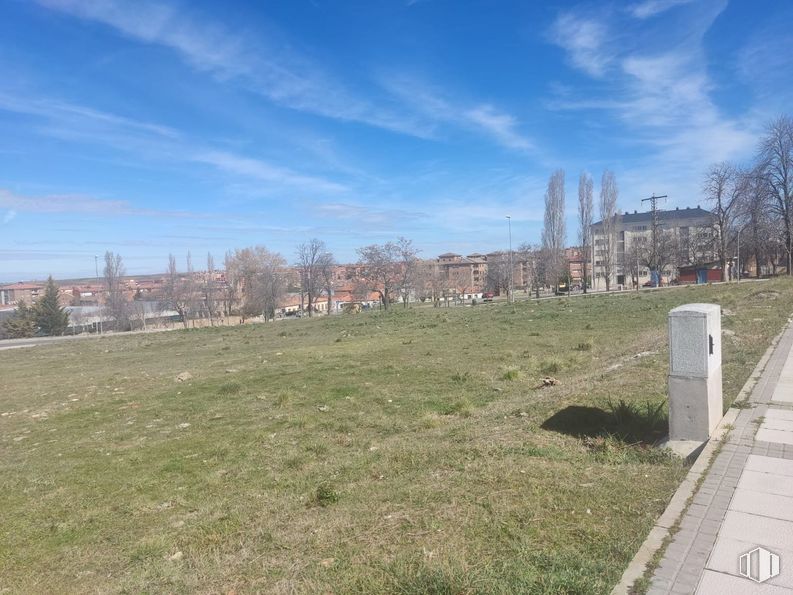 Suelo en venta en Zona plaza de toros, Segovia, 40006 con edificio, nube, cielo, planta, lote de terreno, árbol, hierba, superficie de la carretera, diseño urbano y ciudad alrededor