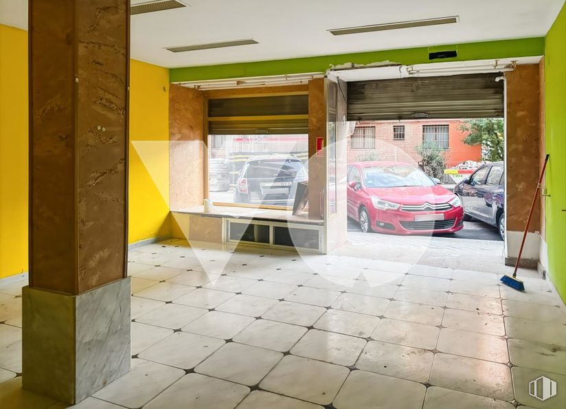 Retail for sale at Calle Biosca, Hortaleza, Madrid, 28043 with car, flooring, floor, composite material, door, concrete, tile, building material, paint and tile flooring around