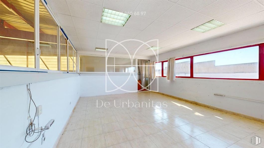 Industrial for sale & for rent at Poligono Rompecubas, Valdemoro, Madrid, 28341 with light fixture, lighting, flooring, floor, ceiling, composite material, hall, daylighting, tile flooring and plaster around