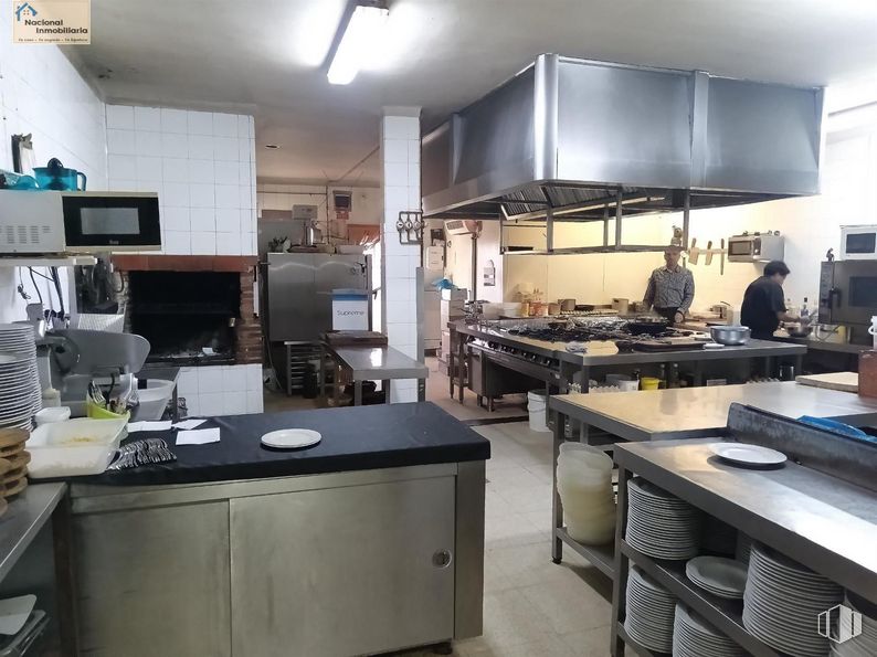 Retail for sale at Zona Collado Hermoso, Collado Hermoso, Segovia, 40170 with person, table, kitchen, lighting, kitchen appliance, cabinetry, interior design, kitchen stove, home appliance and countertop around