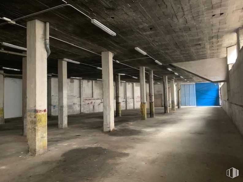 Retail for sale at Calle Boalito, 37, Colmenar Viejo, Madrid, 28770 with floor, fixture, city, composite material, flooring, ceiling, concrete, parking, building and building material around