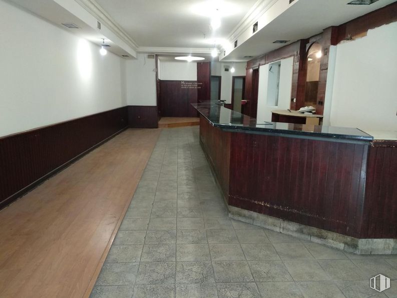 Local en alquiler en Zona Centro, Leganés, Madrid, 28911 con ebanistería, encimera, madera, piso, pavimentos, edificio, accesorio, madera, techo y barniz alrededor