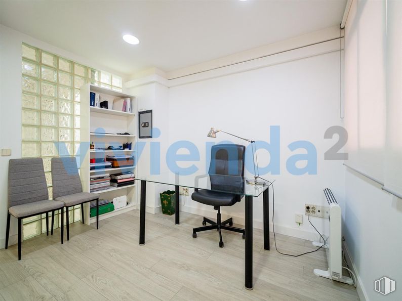 Oficina en venta en Calle Drácena, Chamartín, Madrid, 28016 con silla, estantería, escritorio, mesa, edificio, interiorismo, suelos, suelo, arte y techo alrededor