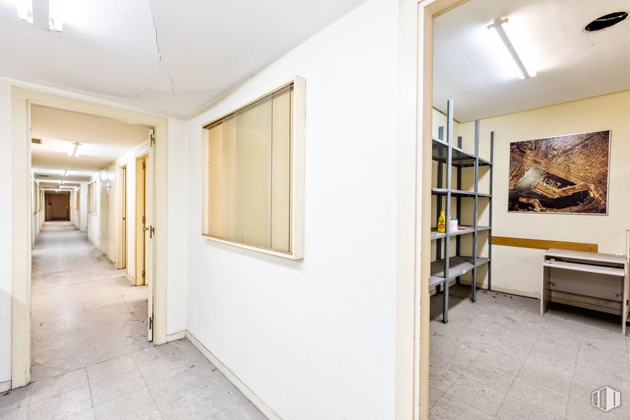 Retail for sale & for rent at Calle Gaztambide, Chamberí, Madrid, 28015 with picture frame, property, interior design, hall, wood, flooring, floor, wall, fixture and building around