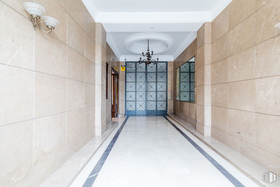 Oficina en venta en Calle Ferraz, Moncloa - Aravaca, Madrid, 28008 con alumbrado, edificio, azure, accesorio, puerta, interiorismo, madera, suelos, suelo y techo alrededor