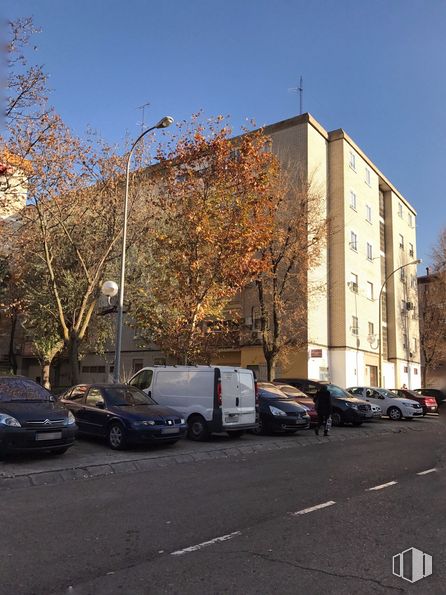 Local en venta en Calle Ginebra, 8, Móstoles, Madrid, 28938 con coche, edificio, cielo, rueda, vehículo, neumático, iluminación automotriz, superficie de carretera, árbol y asfalto alrededor