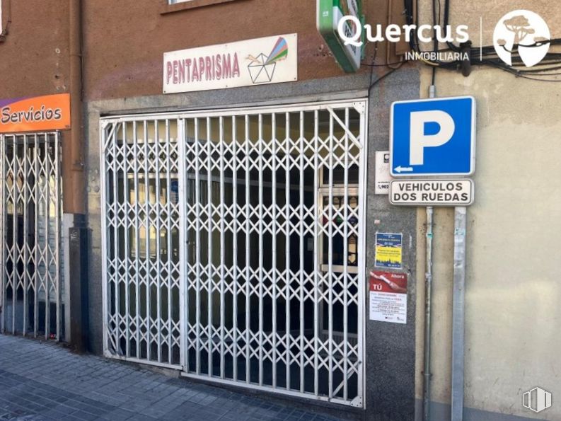 Retail for sale at Zona San Lorenzo, Segovia, 40003 with font, gas, traffic sign, wood, facade, city, fixture, signage, street and road around