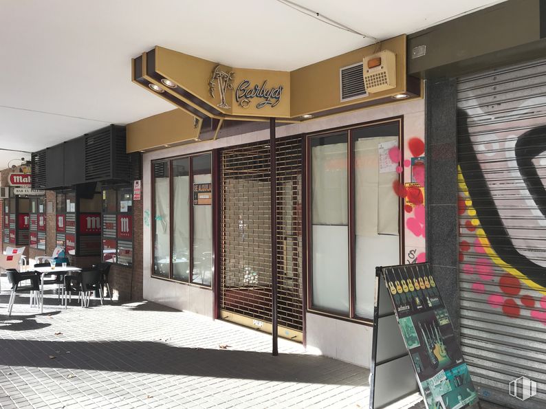 Retail for sale & for rent at Calle Hermanos Fernández Galiano, 5, Guadalajara, 19004 with table, interior design, facade, real estate, retail, metropolitan area, fixture, human settlement, city and building around