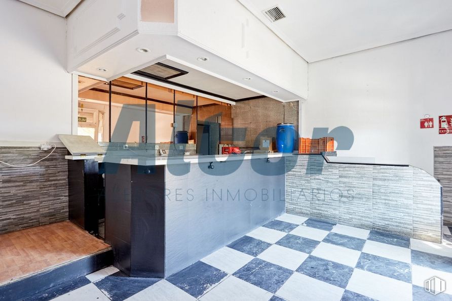 Local en venta en Paseo Yeserías, Arganzuela, Madrid, 28005 con propiedad, edificio, azur, suelo de baldosas, diseño de interiores, arquitectura, madera, casa, suelo y piso alrededor