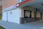 Retail for rent at Calle Fernando Gabriel, 20, Ciudad Lineal, Madrid, 28017 with window, architecture, neighbourhood, fixture, road surface, brick, facade, real estate, city and plant around