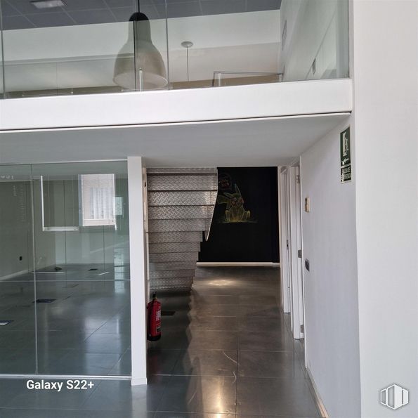 Oficina en alquiler en Calle Emilio Muñoz, 3, San Blas - Canillejas, Madrid, 28037 con accesorio, edificio, suelos, material compuesto, hall, gas, techo, rectángulo, exterior del automóvil y vidrio alrededor