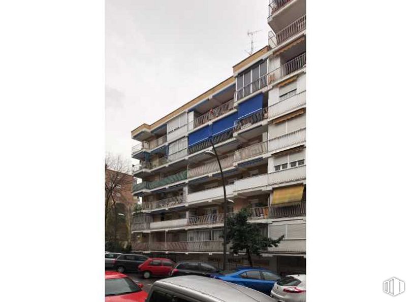 Retail for rent at Calle Pintor Ribera, Móstoles, Madrid, 28933 with car, building, window, apartment, neighbourhood, residential area, condominium, balcony, automotive parking light and mixed-use around