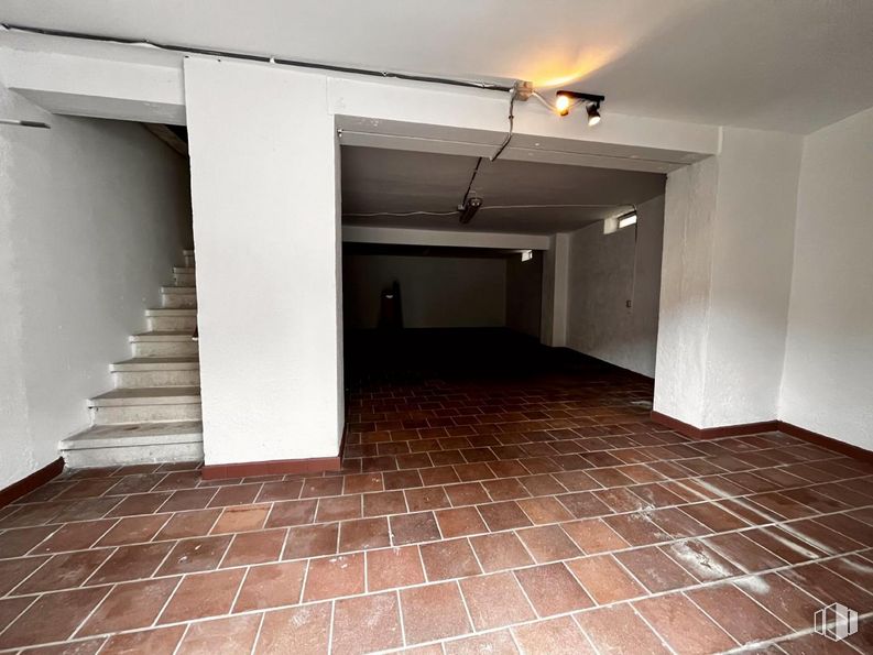 Local en venta en Calle Eras, 42, Brunete, Madrid, 28690 con alumbrado, accesorio, madera, suelos, interiorismo, suelo, hall, línea, inmobiliario y techo alrededor