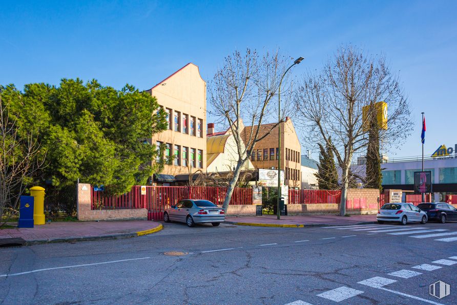 Oficina en venta en Centro de Servicios Industriales Los Rosales, Calle Fragua, 1, Móstoles, Madrid, 28933 con coche, edificio, cielo, rueda, planta, vehículo, superficie de la carretera, árbol, ventana y asfalto alrededor