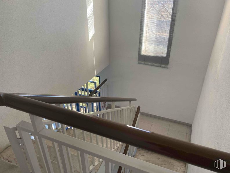 Industrial for sale at Zona industrial, Alcalá de Henares, Madrid, 28808 with window, handrail, baluster, floor, stairs, metal, building material, daylighting, wood stain and plaster around