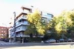 Office for rent at Paseo Habana, 35, Chamartín, Madrid, 28036 with car, building, land vehicle, sky, wheel, window, vehicle, tire, tree and urban design around