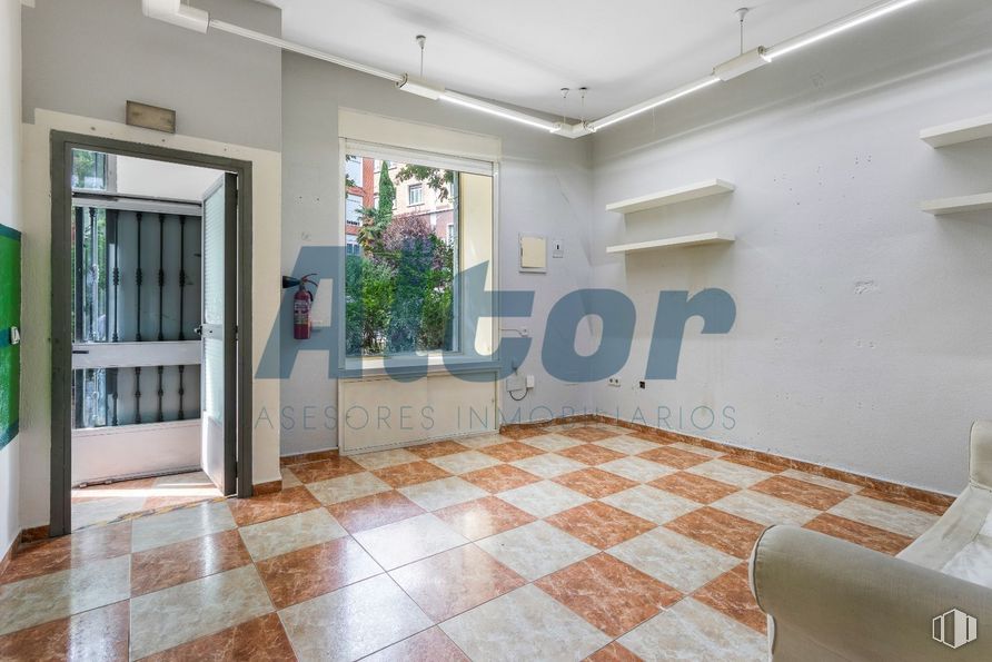 Local en venta en Paseo Pontones, Arganzuela, Madrid, 28005 con mueble, puerta, alumbrado, propiedad, planta, accesorio, suelo de baldosas, planta de interior, interiorismo y hall alrededor