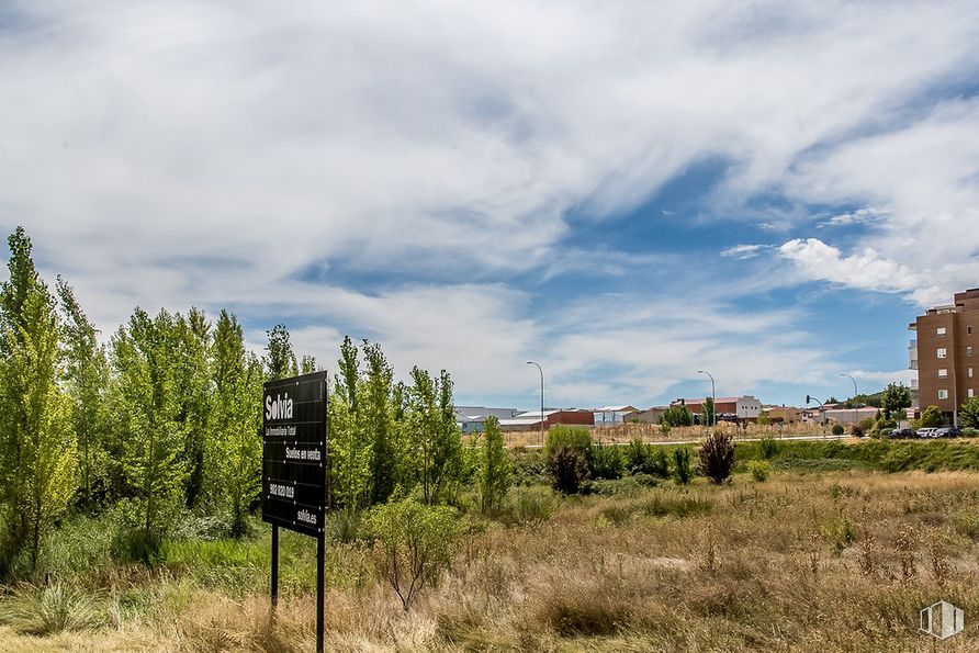 Land for sale at Calle María Luisa Menéndez Calleja, Cuenca, 16003 with building, cloud, sky, plant, ecoregion, natural landscape, land lot, plain, cumulus and grassland around