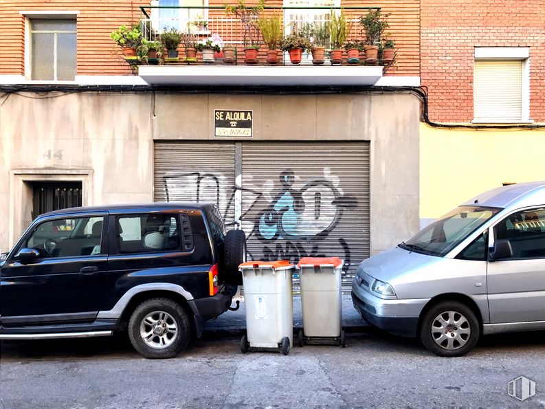 Local en venta en Calle Peña de la Atalaya, 44, Puente de Vallecas, Madrid, 28053 con rueda, coche, camioneta, neumático, contenedor de basura, ventana, luz de estacionamiento automotriz, vehículo terrestre, vehículo y bicicleta alrededor