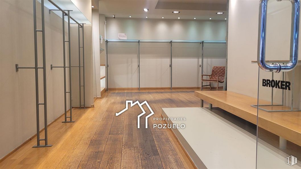 Local en venta en Centro Comercial Zoco, Pozuelo de Alarcón, Madrid, 28223 con propiedad, madera, interiorismo, arquitectura, suelo, suelos, hall, pared, madera dura y tinte para madera alrededor