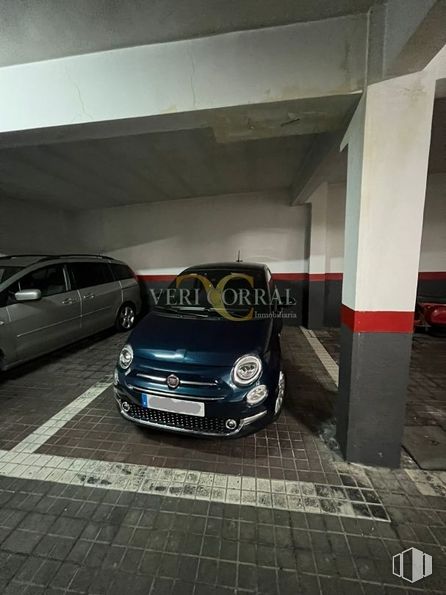 Oficina en venta en Avenida Alberto Alcocer, Chamartín, Madrid, 28036 con coche, matrícula, rueda, neumático, ventana, luz de estacionamiento, matrícula del vehículo, vehículo, iluminación del automóvil y rejilla alrededor