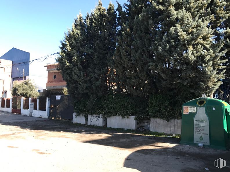 Suelo en alquiler y venta en Calle Valentín, 9, Mejorada del Campo, Madrid, 28840 con productos envasados, casa, planta, propiedad, edificio, cielo, hoja, ventana, superficie de carretera y inodoro portátil alrededor